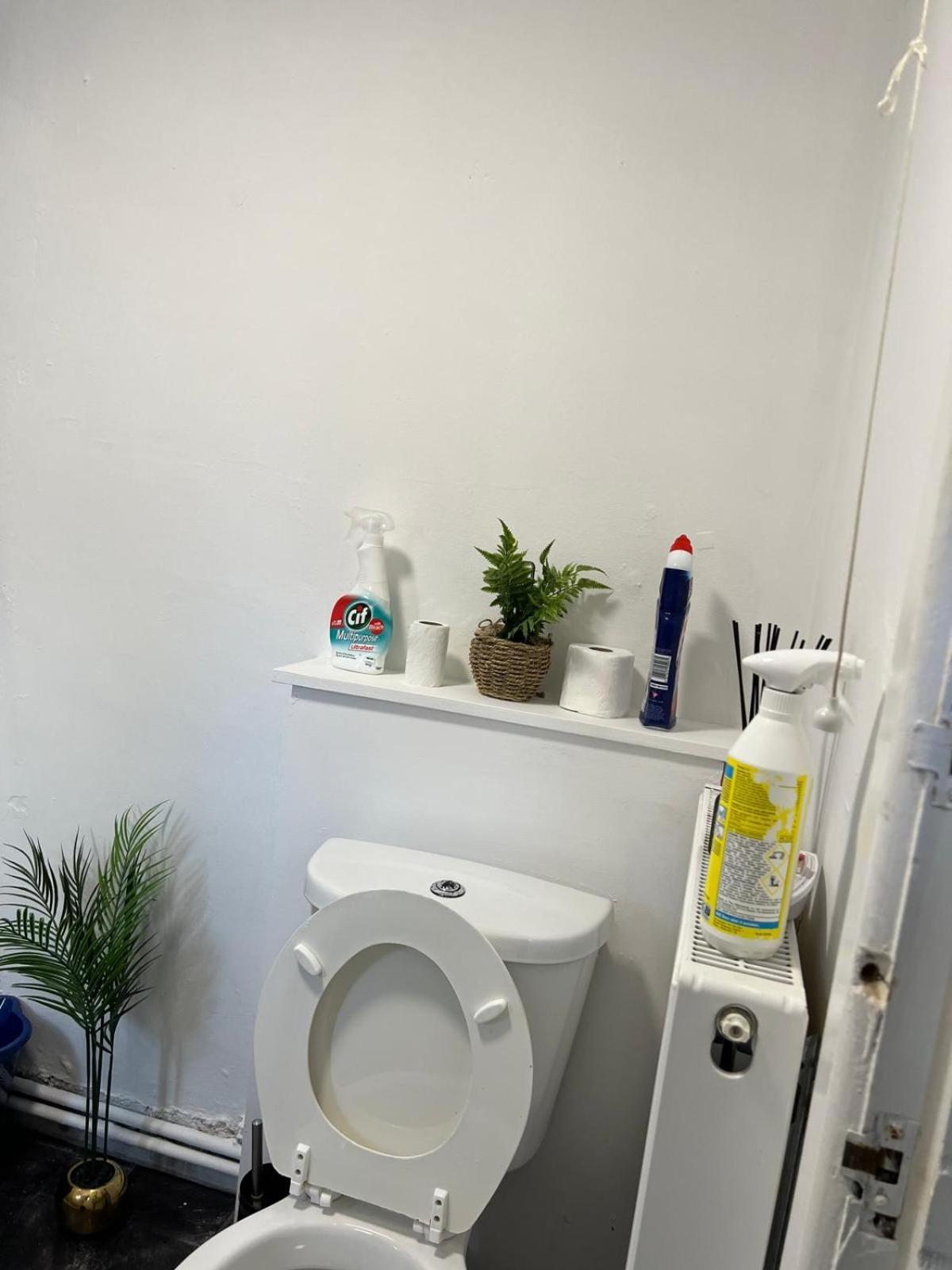Lovely Room Within 5 Mins Walk To Stoke Train Station With Double And Single Room Zewnętrze zdjęcie