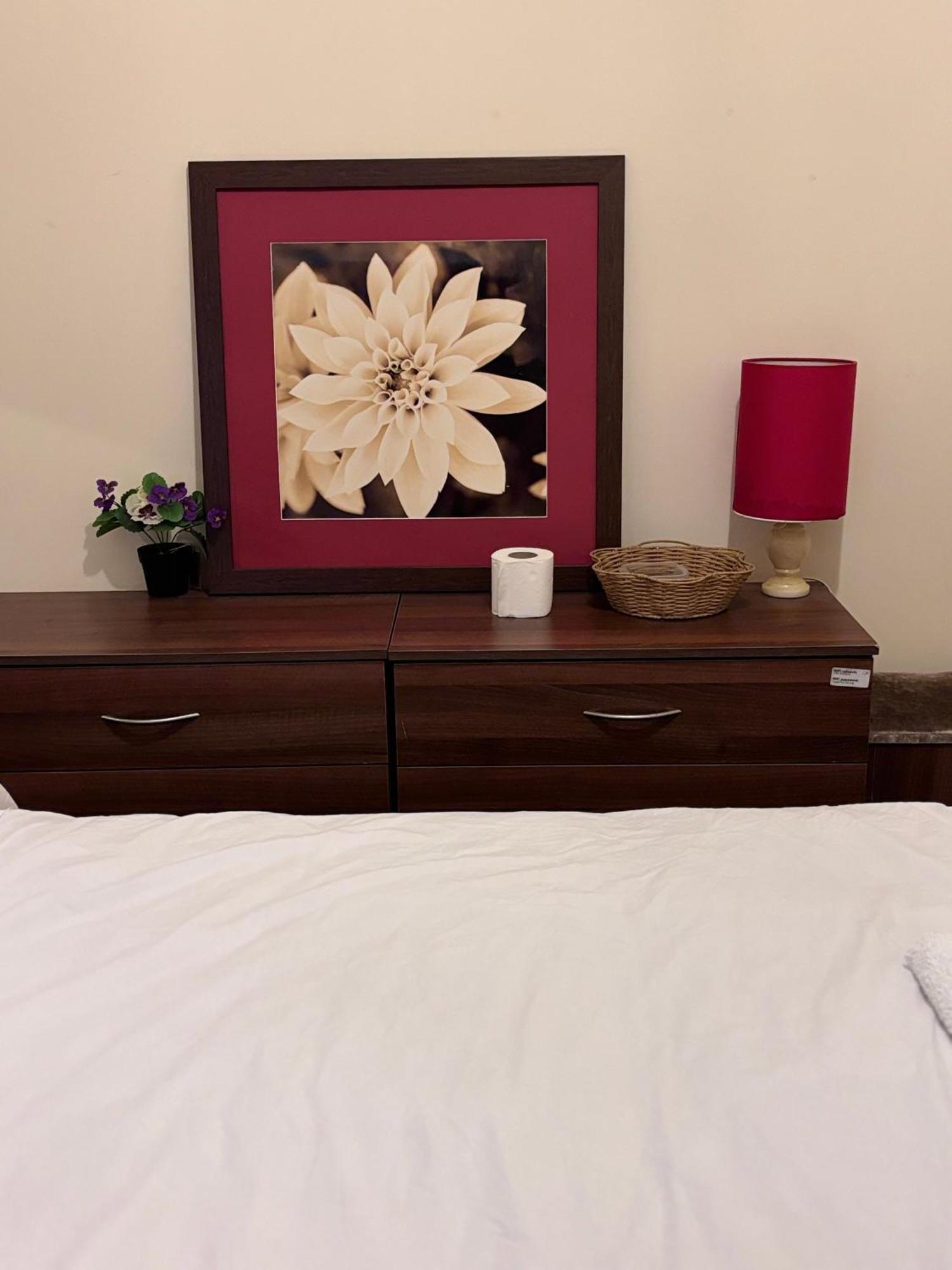 Lovely Room Within 5 Mins Walk To Stoke Train Station With Double And Single Room Zewnętrze zdjęcie