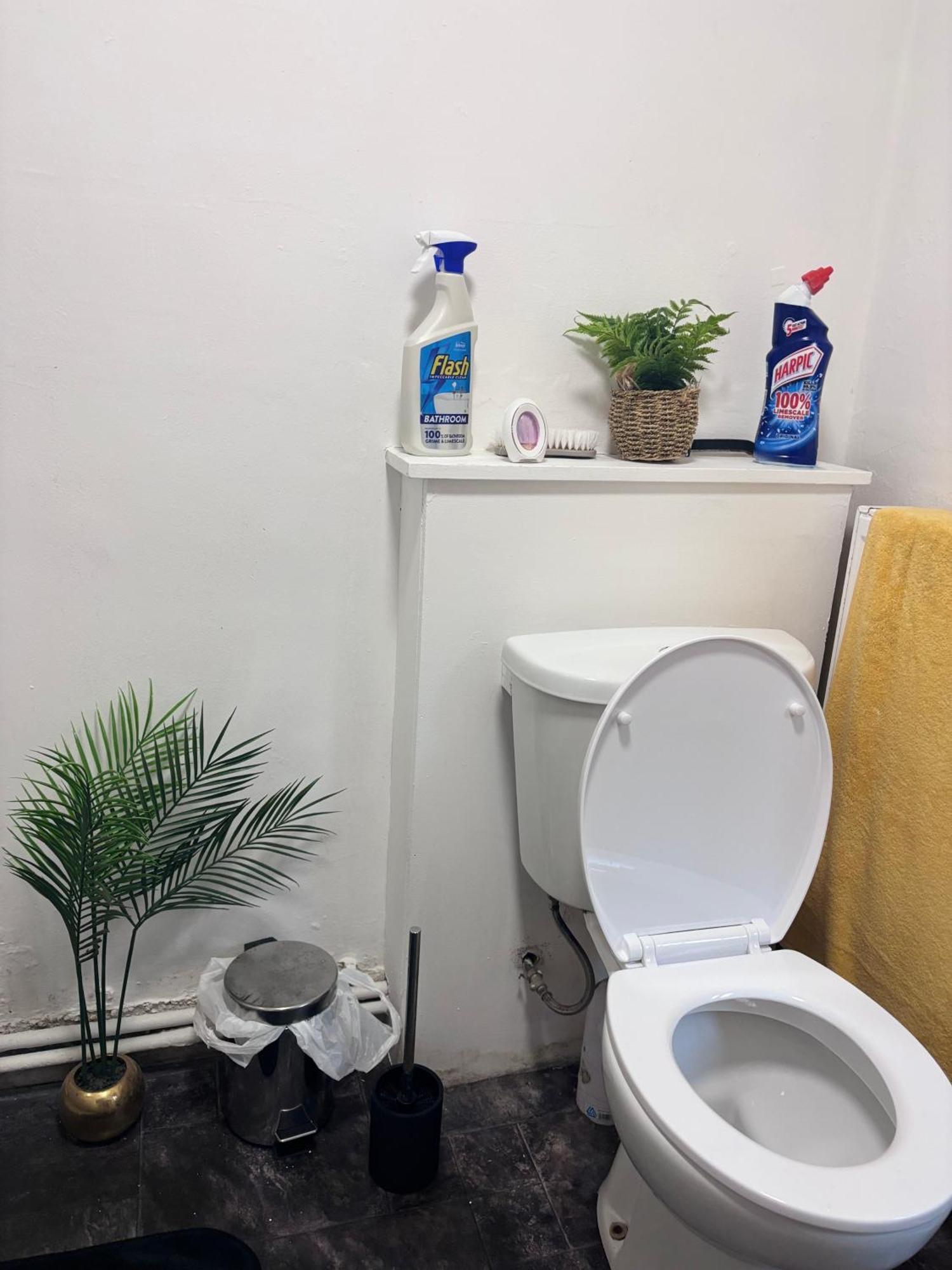 Lovely Room Within 5 Mins Walk To Stoke Train Station With Double And Single Room Zewnętrze zdjęcie